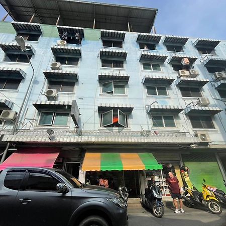 Oyo 75494 President Apartment Pattaya Exterior foto