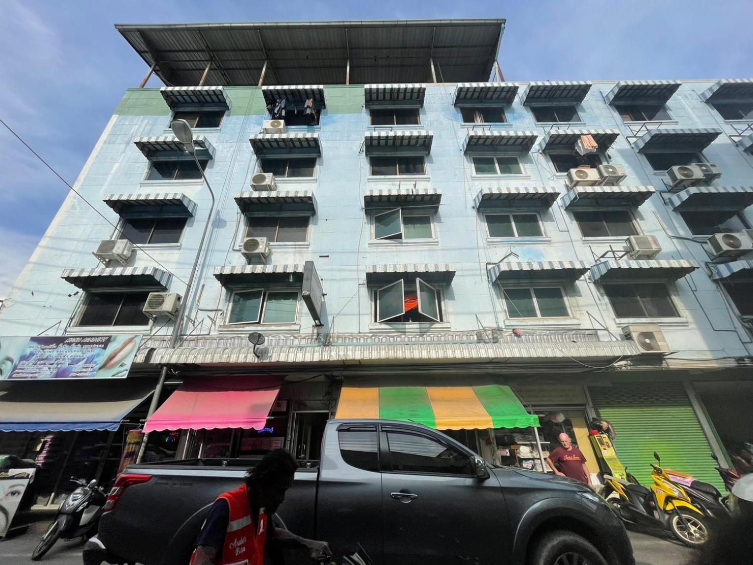 Oyo 75494 President Apartment Pattaya Exterior foto