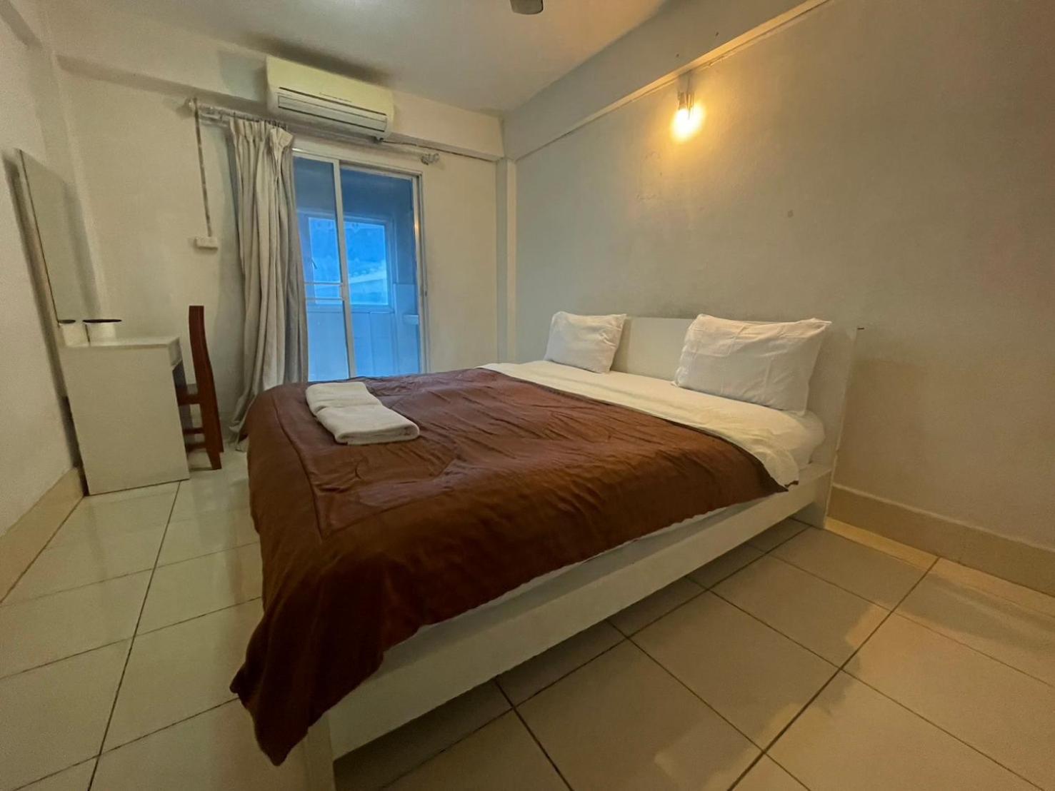 Oyo 75494 President Apartment Pattaya Exterior foto