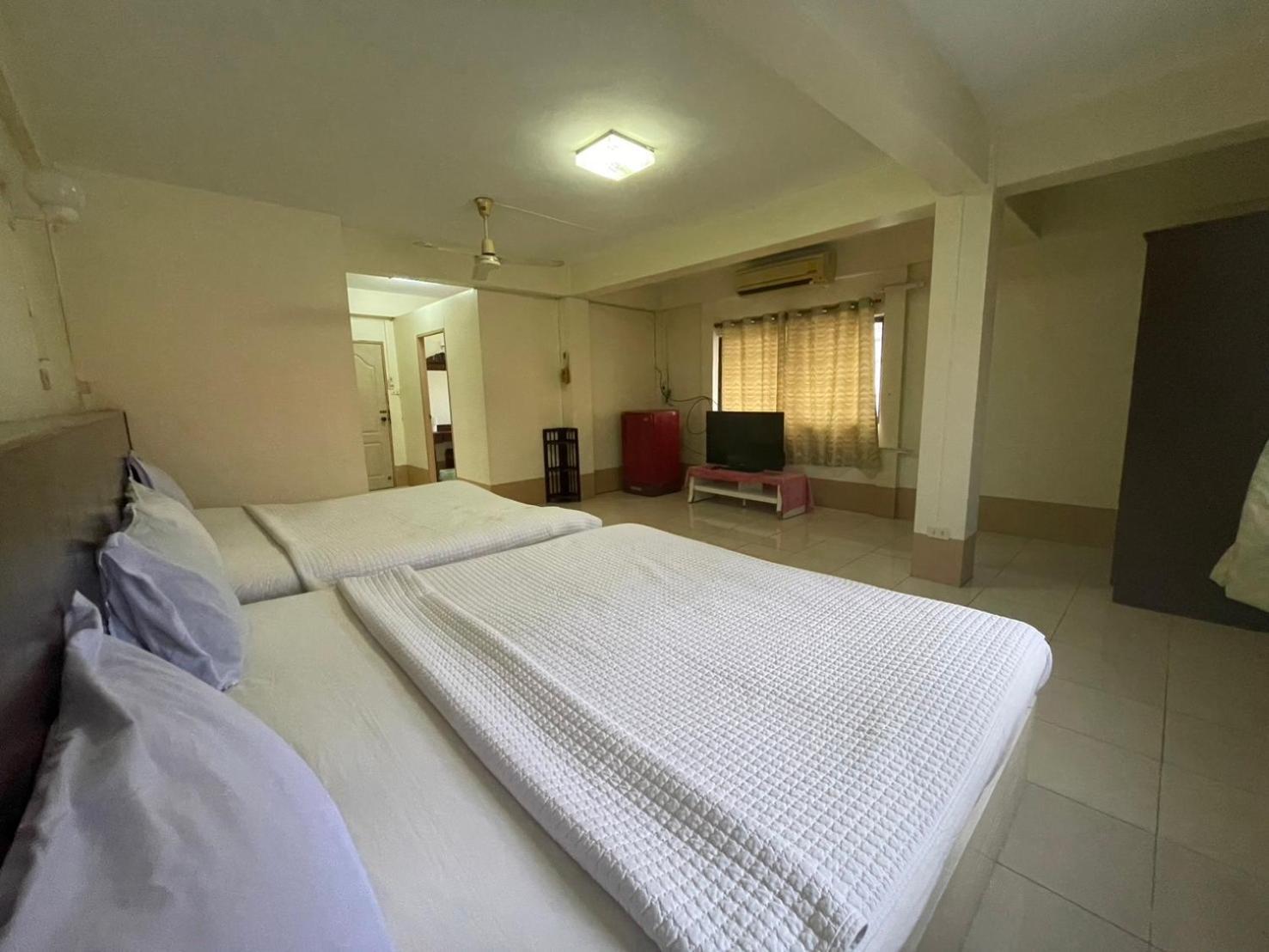 Oyo 75494 President Apartment Pattaya Exterior foto