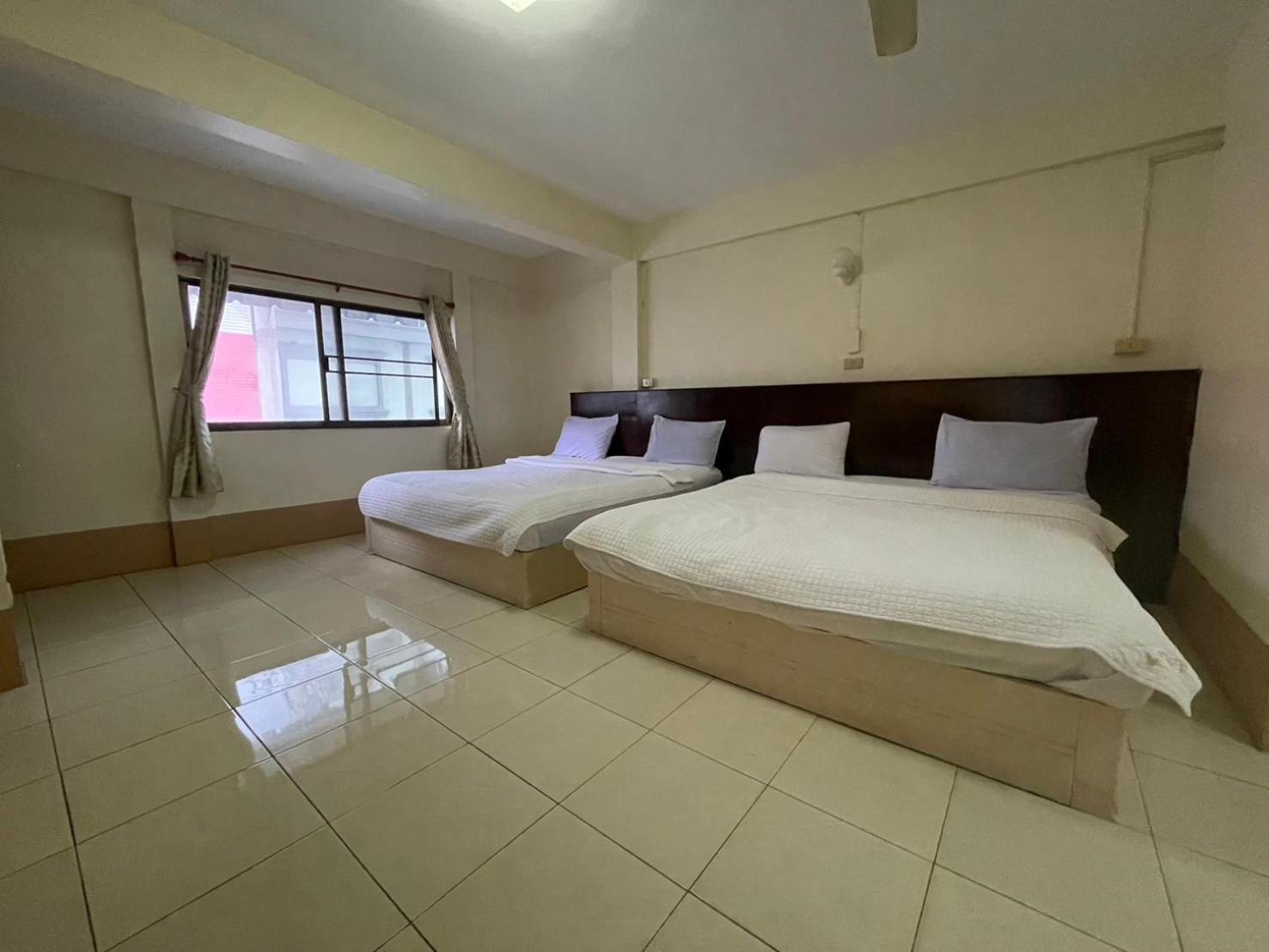 Oyo 75494 President Apartment Pattaya Exterior foto