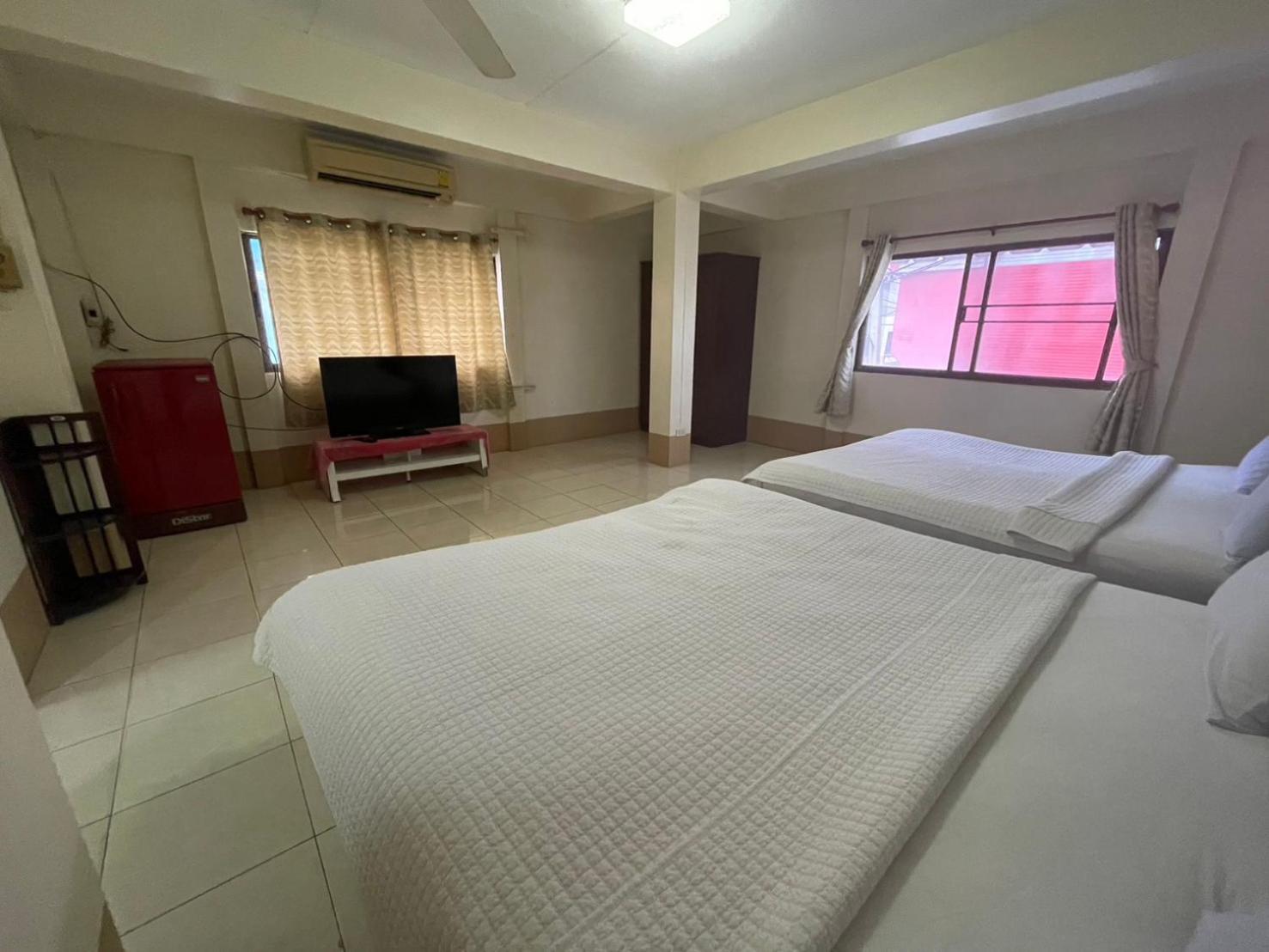 Oyo 75494 President Apartment Pattaya Exterior foto