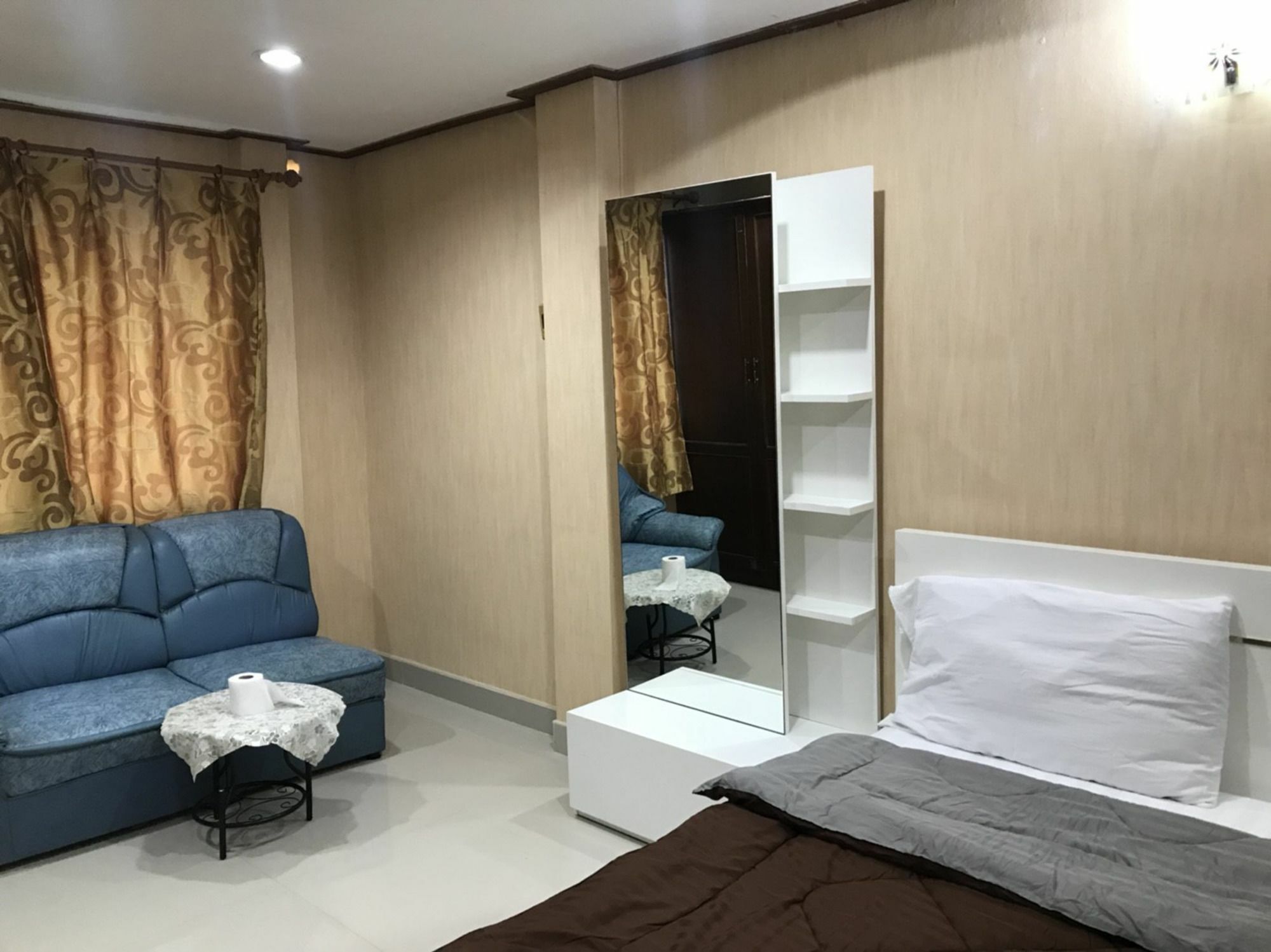 Oyo 75494 President Apartment Pattaya Exterior foto